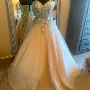 Quinceañera/Ball Gown size 6 soft pink